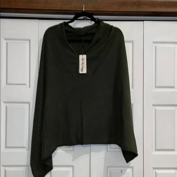 Kerisma Sweaters - Kerisma Green Chunky Knit Shrug with Mock Neck